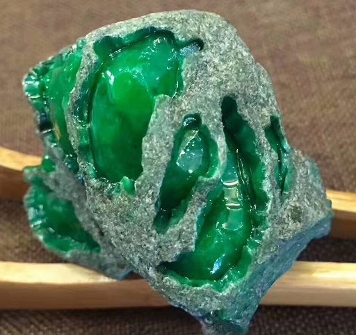 最新翡翠场口,最新翡翠场口，背景、事件与地位的深度剖析