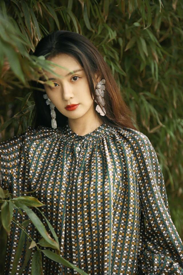 最新真丝衬衫——时尚巅峰的璀璨之选