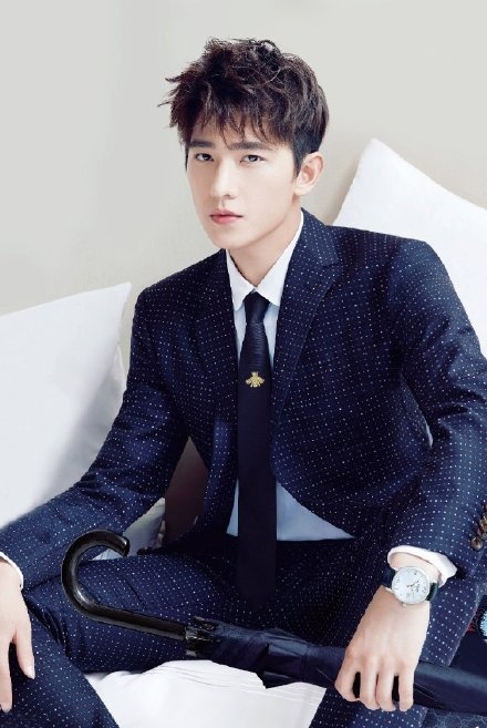 明星图片男生帅气,明星图片男生帅气——巷弄深处的独特风尚小店