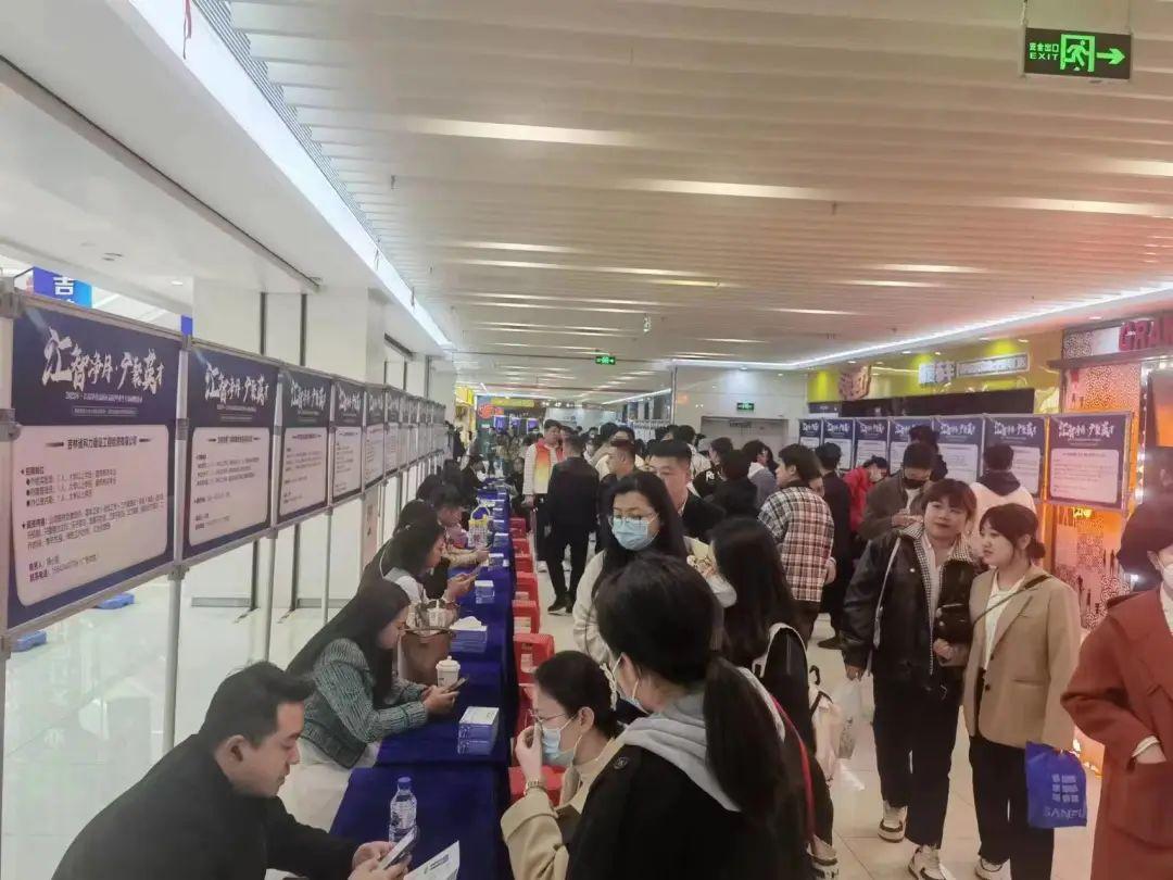 净月最新招聘，拥抱变化，自信成就励志人生！