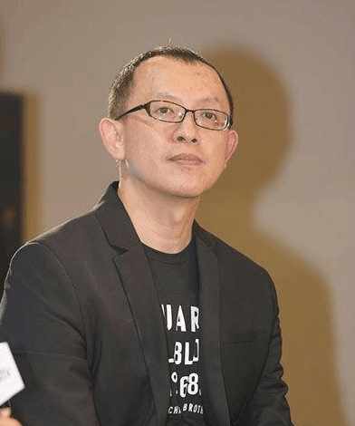 洪涛最新动态，破浪前行的步伐彰显自信与成就